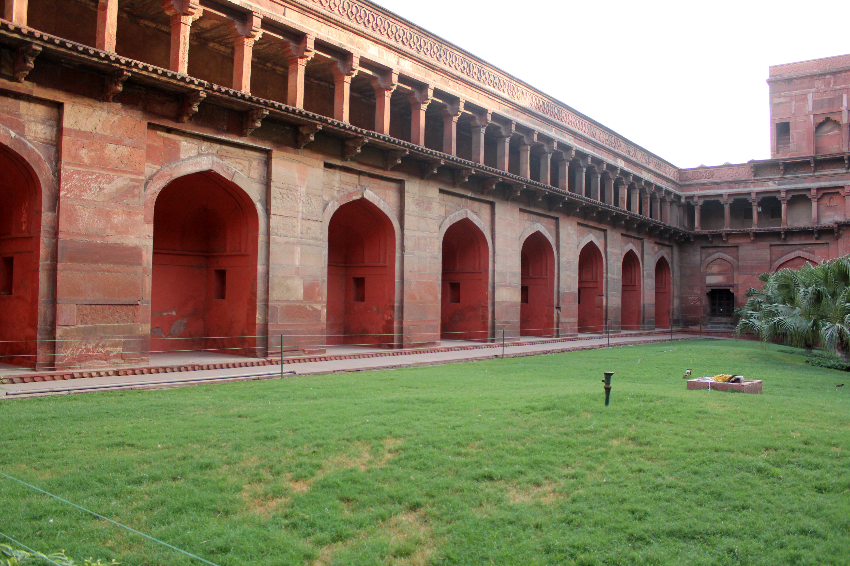 Red fort essay in english 100 words image