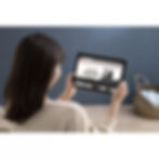 サムネイル： アイリスオーヤマ LUCA 10インチ タブレット TE101商品詳細：  ◆片手でも扱いやすい軽量モデル 　スマートフォンよりも大きな画面で快適に扱えます