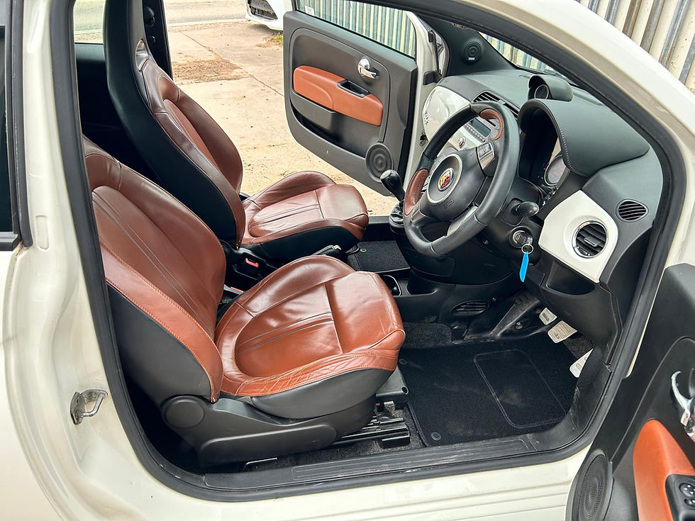 Thumbnail: 2012 Abarth 500c Convertible (1 Owner)