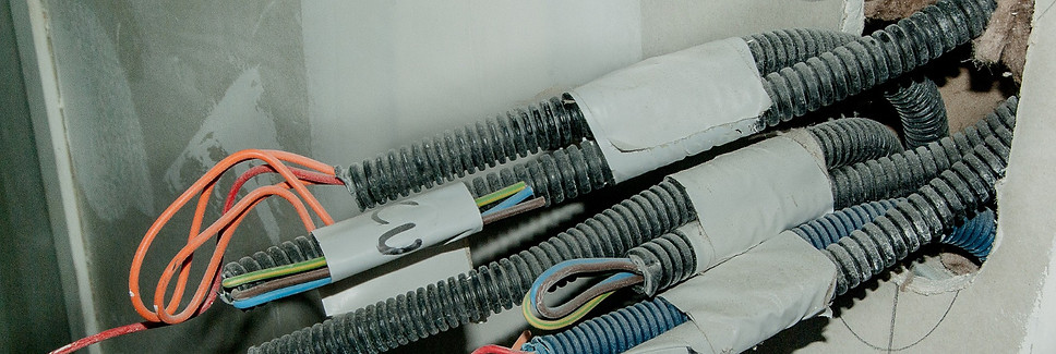 electrician-1696757_1920_edited.jpg