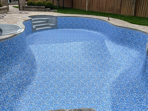How Long Does a Pool Liner Last in Mississauga’s Climate?