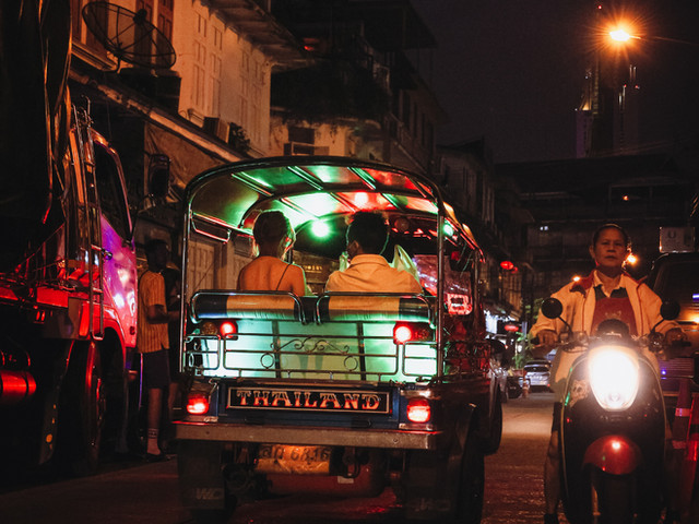 Neon, Smoke, And Chili Fire: A Night In Bangkok’s Chinatown