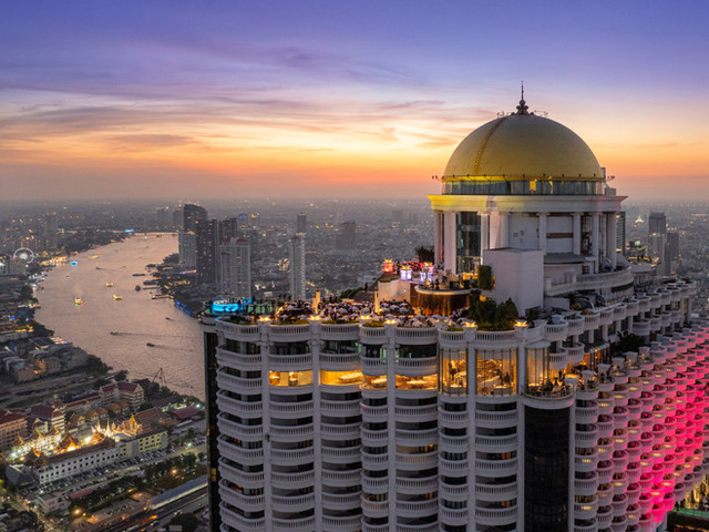 64 Floors Up: Lebua At State Tower Perspective