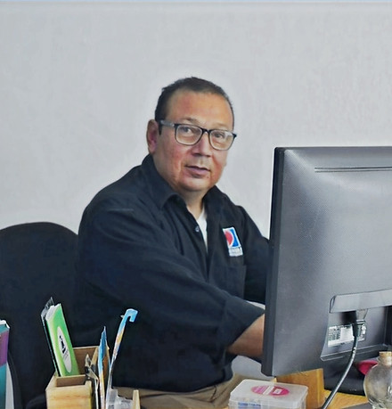 Teacher Ringo Ramírez, fundador de Lyrical Learning English, con más de 25 años de experiencia enseñando inglés a estudiantes de todos los niveles. Especialista en aprendizaje intuitivo y personalizado para lograr fluidez con confianza.