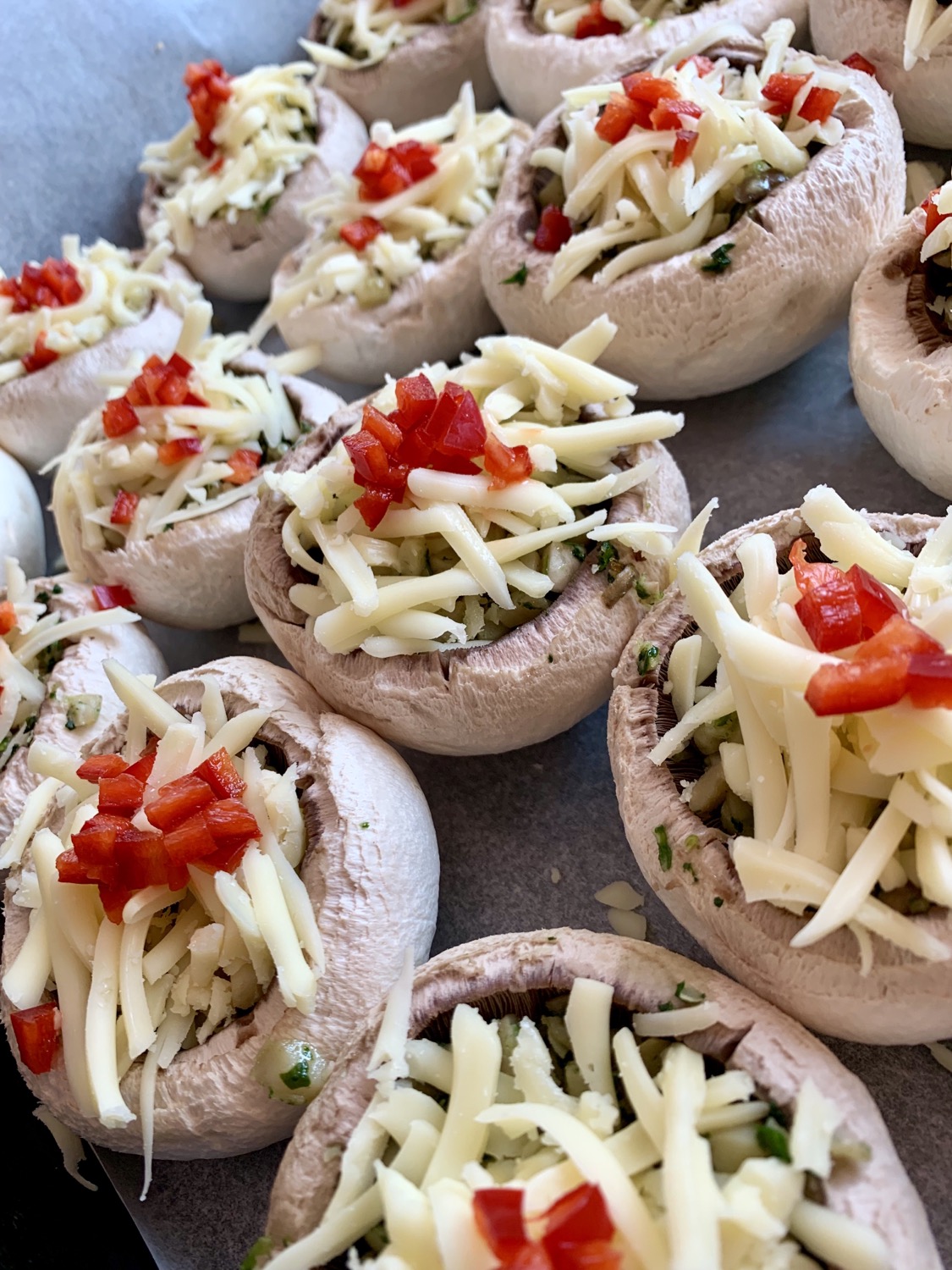 Miniatură: Ciuperci umplute cu spanac si feta - 13 buc. aprox. 600 grame