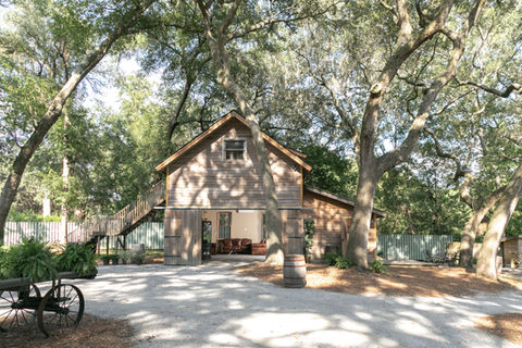 rustic barn at Mitchelville Place