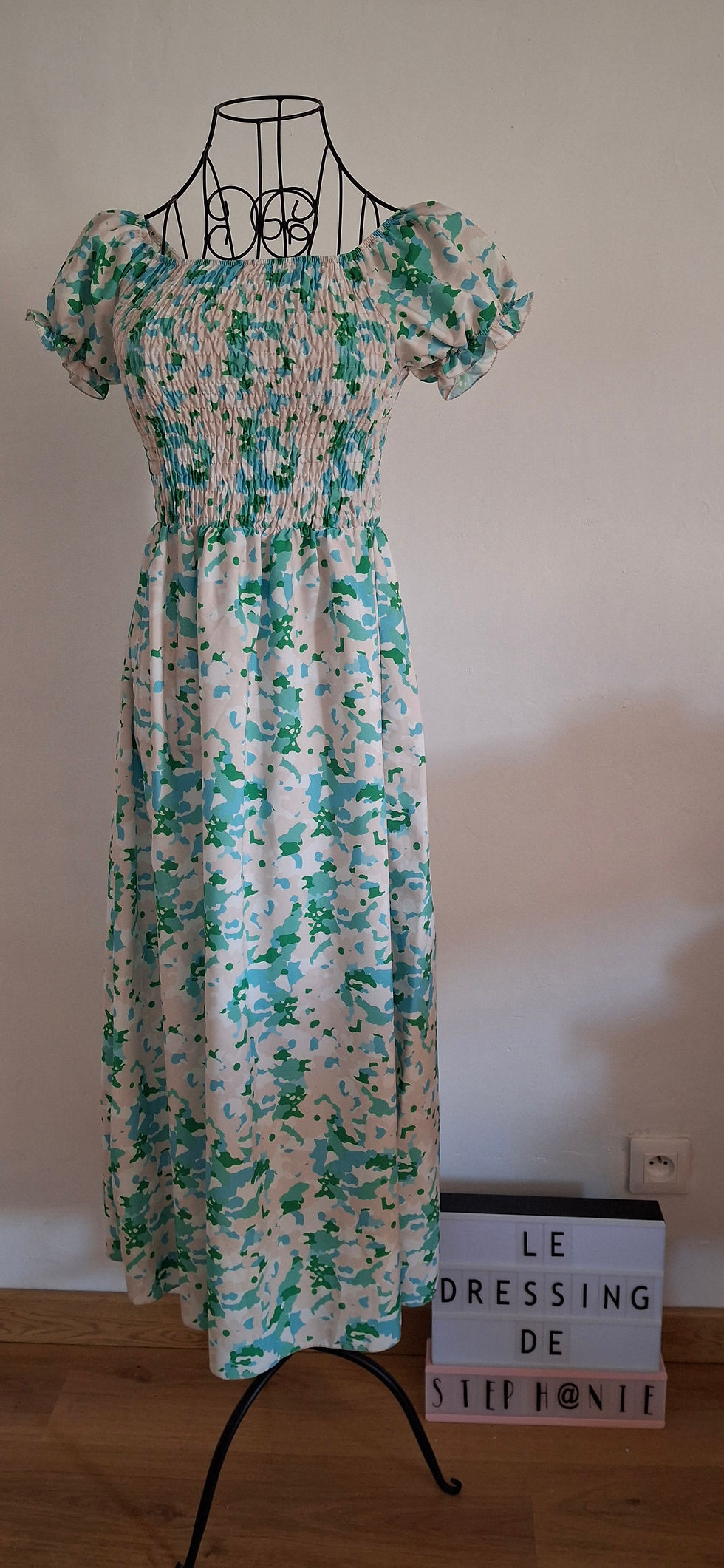 Robe longue imprimée militaire vers, turquoise, blanc et beige