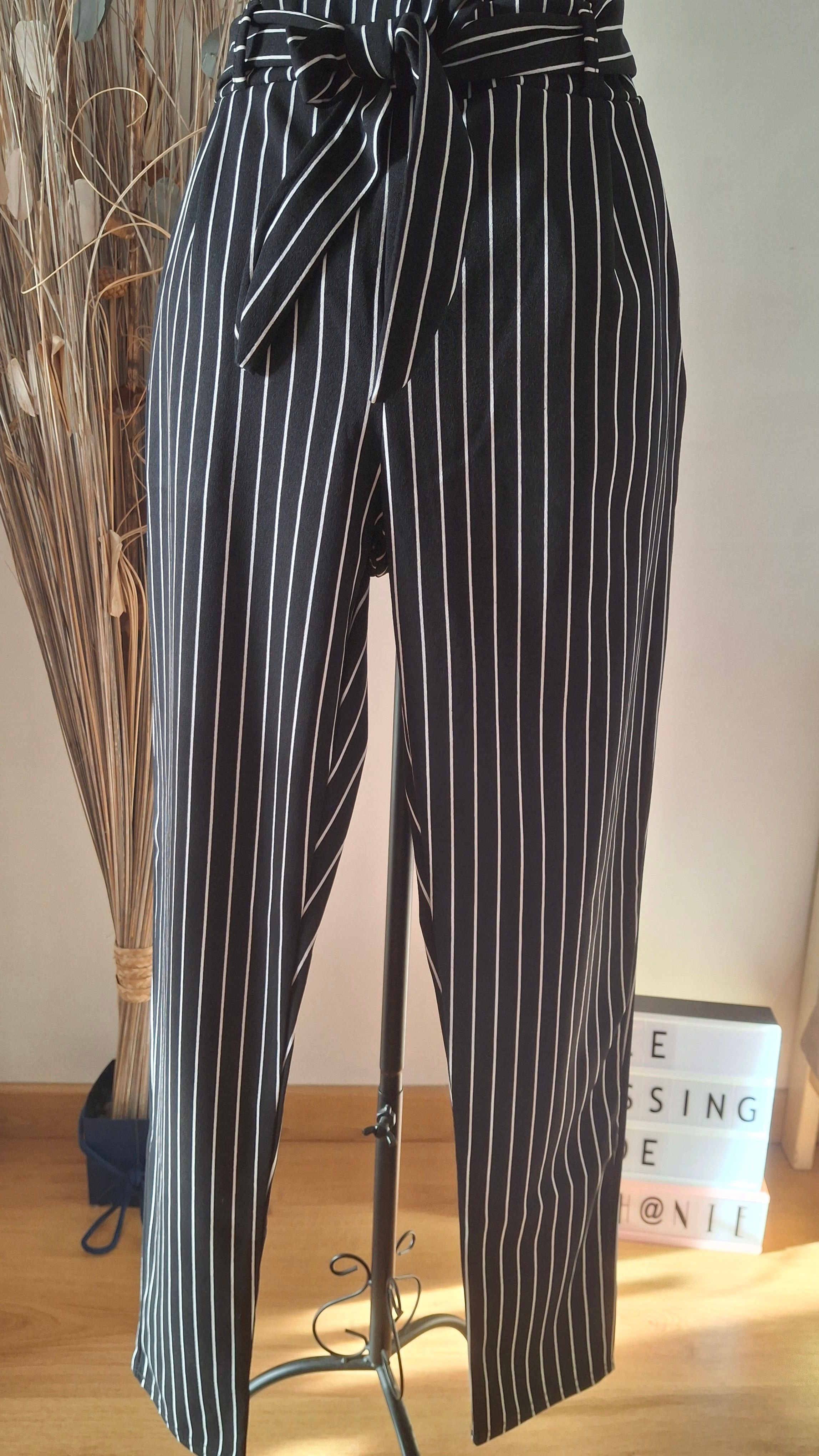 Pantalon carrot avec ceinture 