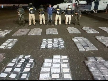 FFAA aseguran narcoavioneta, droga y un requerido