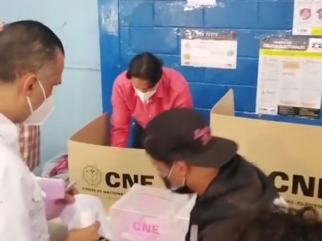 Candidato a la alcaldía capitalina Eduardo Martell ejerció el sufragio