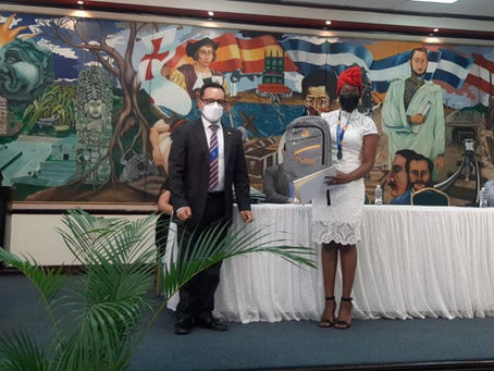 Entregan Premio Nacional Galardón RedLEI