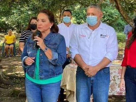 Presidenta electa Xiomara Castro convive con vecinos de Nuevo Progreso Catacamas