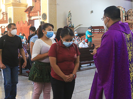Iglesia Celebra Atípico Miércoles de Ceniza