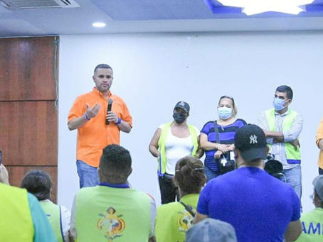David Chávez se compromete a mejorar condiciones laborales de los encargados del aseo