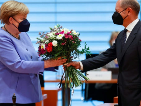 Merkel felicita a Scholz por el triunfo de los socialdemócratas
