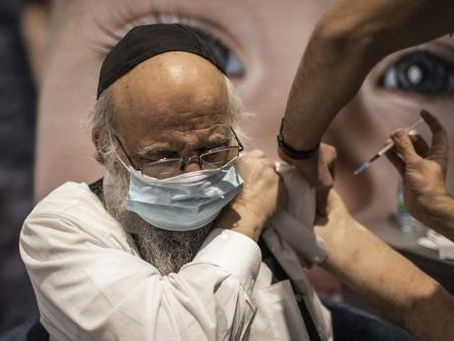 Israel comenzó a inoculación a adultos mayores con tercera dosis