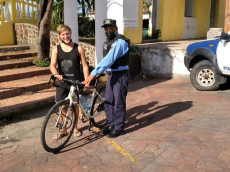 Bicicleta de ciudadano alemán es recuperada y entregada por la Policía Nacional en Choluteca