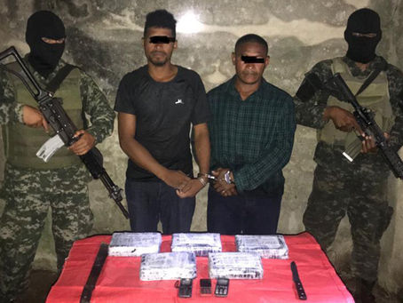Capturan a 5 personas en dos embarcaciones con posesión de drogas