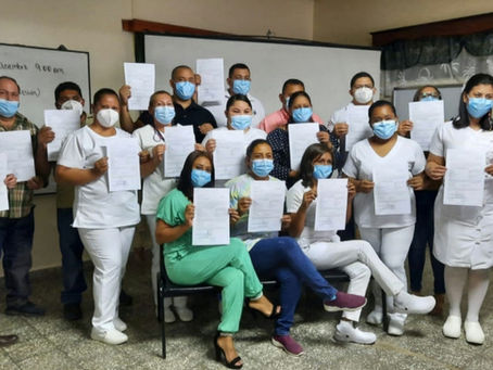 Personal de Salud recibe acuerdo de nombramiento