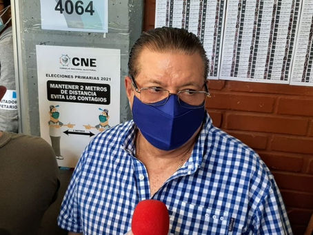 Exmagistrado del TSE David Matamoros Batson acudió a votar