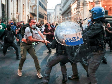 Disturbios en manifestación en contra de pasaporte Covid en Italia