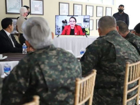 Candidata presidencial Xiomara Castro se reúne con cúpula de Las Fuerzas Armadas