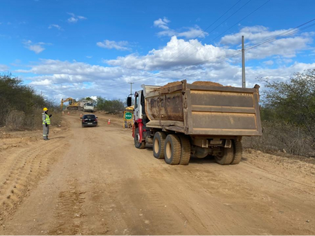 Acesso à Barragem Oiticica começa a ser pavimentado na ligação da Aroeira com a RN-118