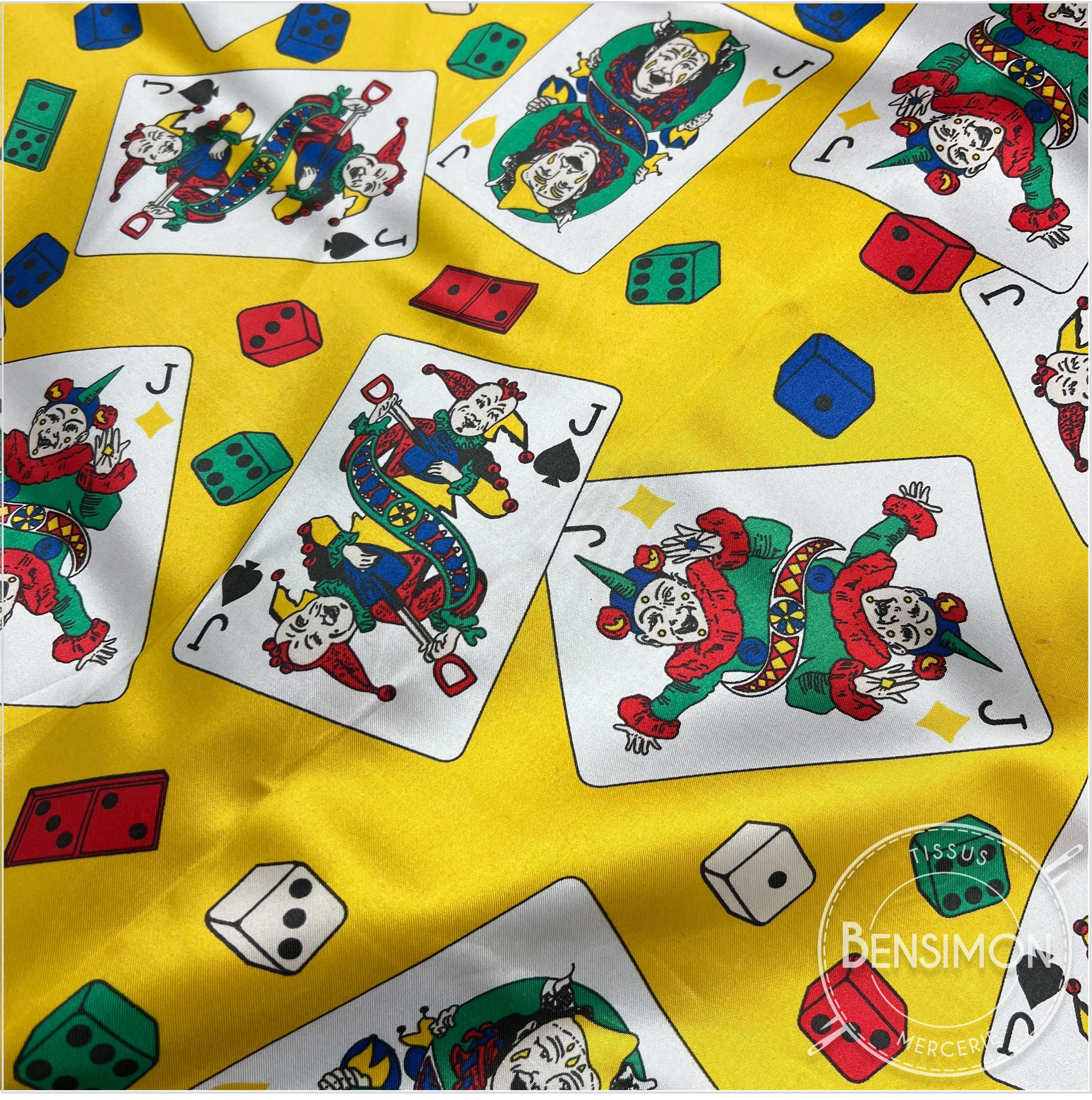 Tissu satin imprimé - Jeux de cartes fond jaune X 1M