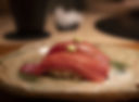 67.Nigiri atún con salsa de wasabi