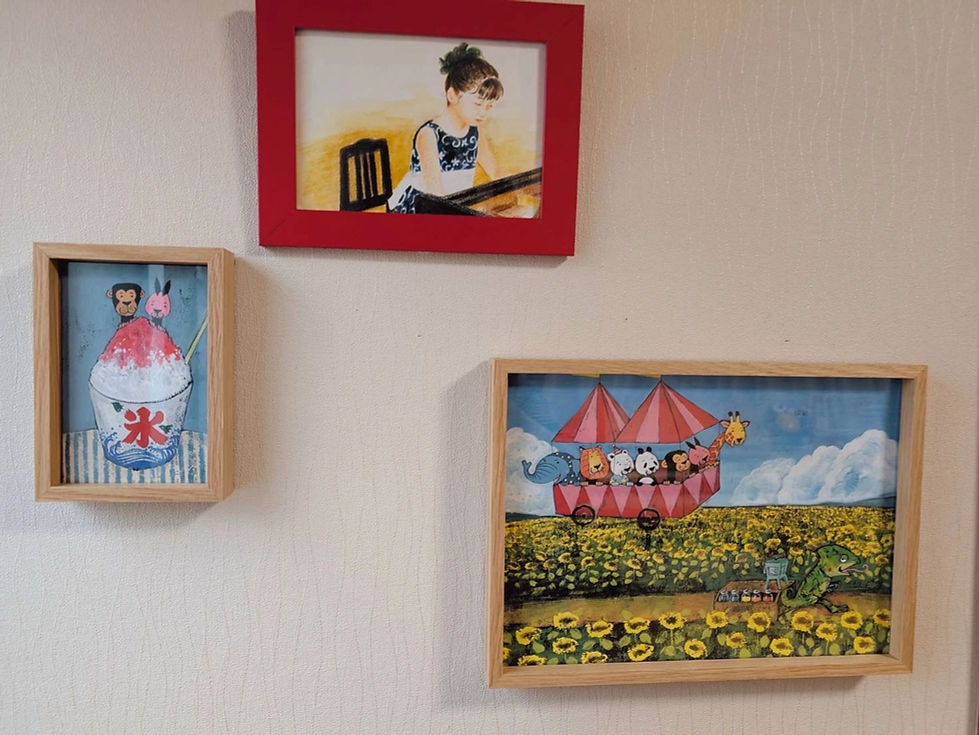 えじまピアノ教室の教室内の壁に飾られた可愛い絵や装飾、温かくアットホームな雰囲気を演出