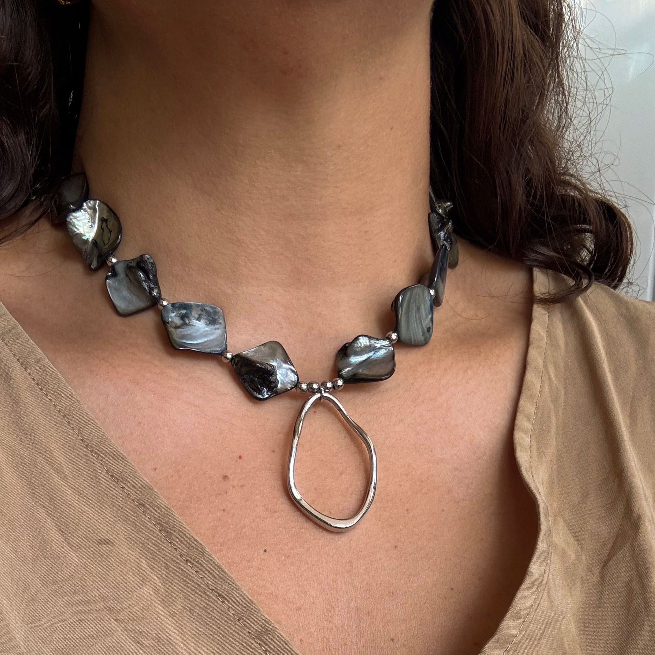 Collar Nacarado Negro 