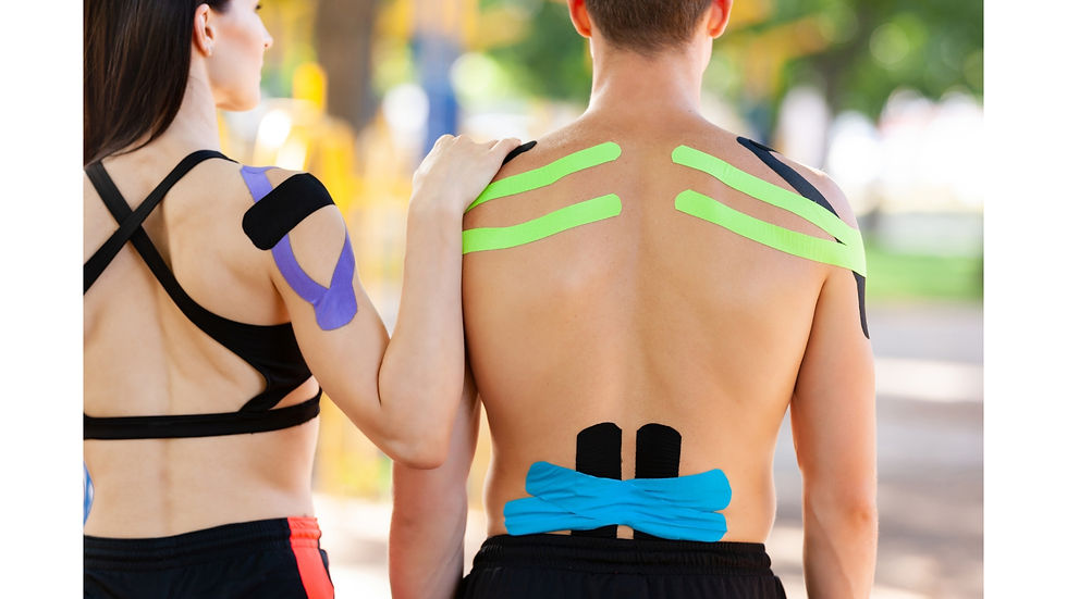 Frau und Mann mit Kinesio-Tape.