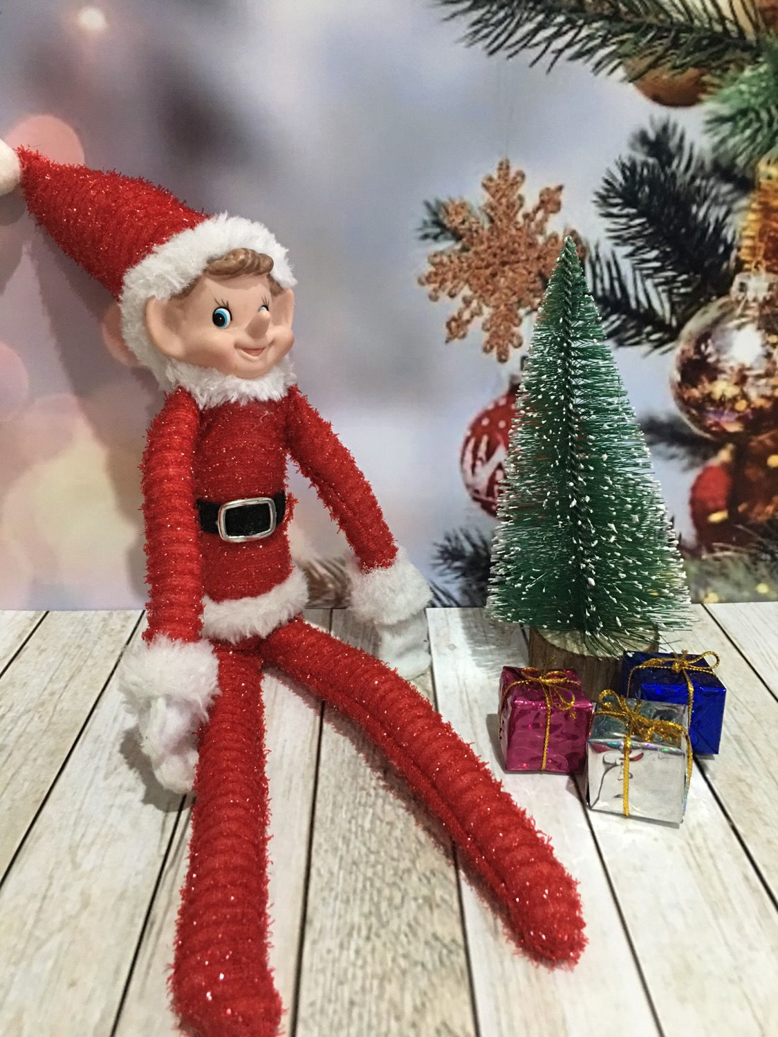 Christmas tree and presents 