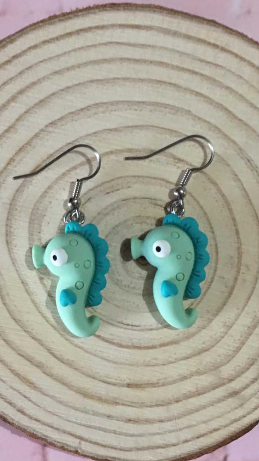Seahorse dangle earrings 