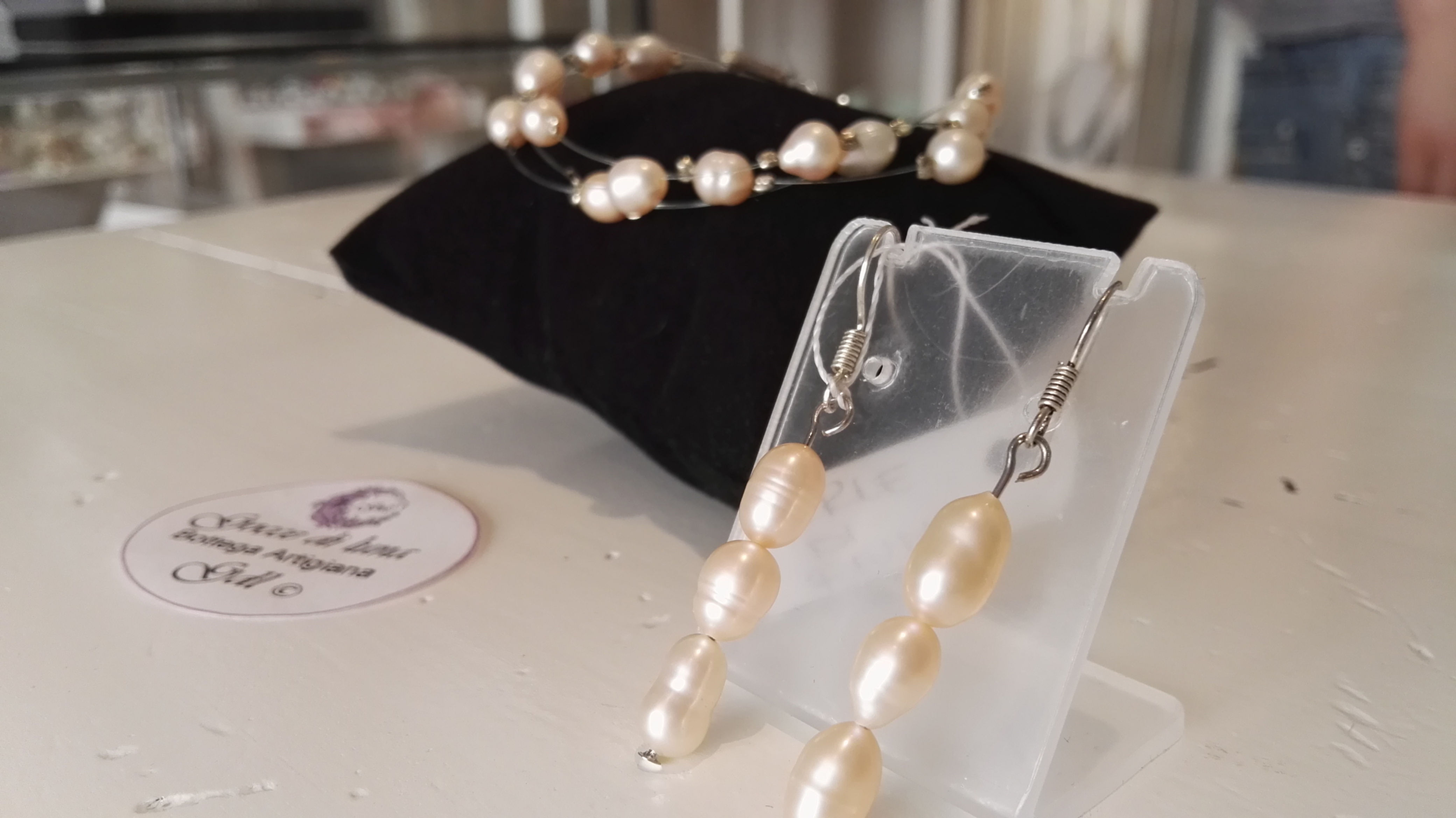 Set Bracciale e orecchini perle rosa e filo trasparente