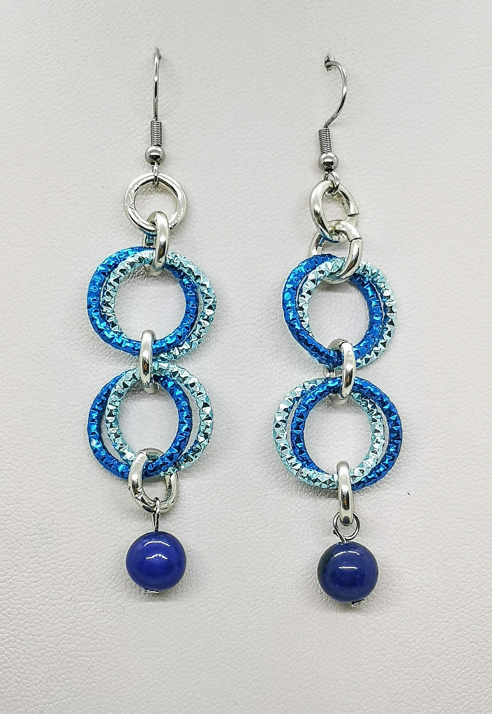 Thumbnail: Orecchini blu e azzurro con agata blu