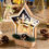 Miniatura: Presepe in legno a stella, luci LED, pino e pigna