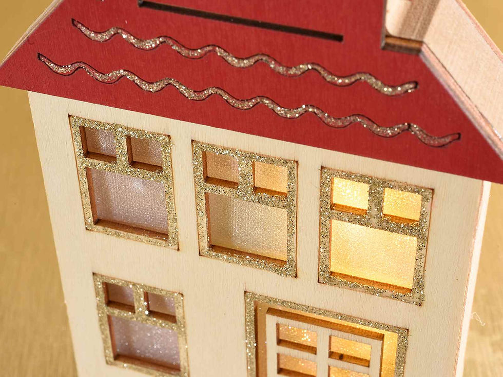 Thumbnail: Casetta in legno con glitter dorati e luce led da appoggiare