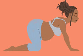 Femme enceinte faisant du yoga