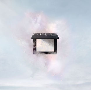 NARS推出全新限量版Light Reflecting™ 原生光幻彩蜜粉餅 – Aurora 冰河極光