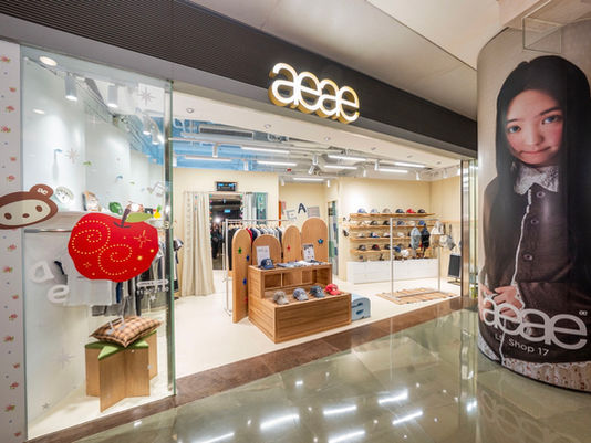 韓星私服新寵aeae首登朗豪坊 Y2K復古美學掀動旺角街頭風潮