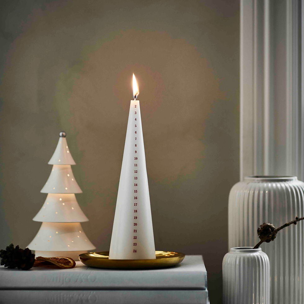 VINTERFINT 無香味柱形蠟燭, 日曆 白色_紅色, 25 厘米(圖片由IKEA提供)