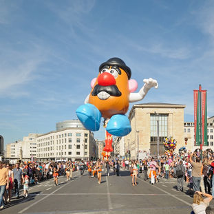 「Merry Balloon」大型氣球巡遊 近20大人氣角色飛揚維港