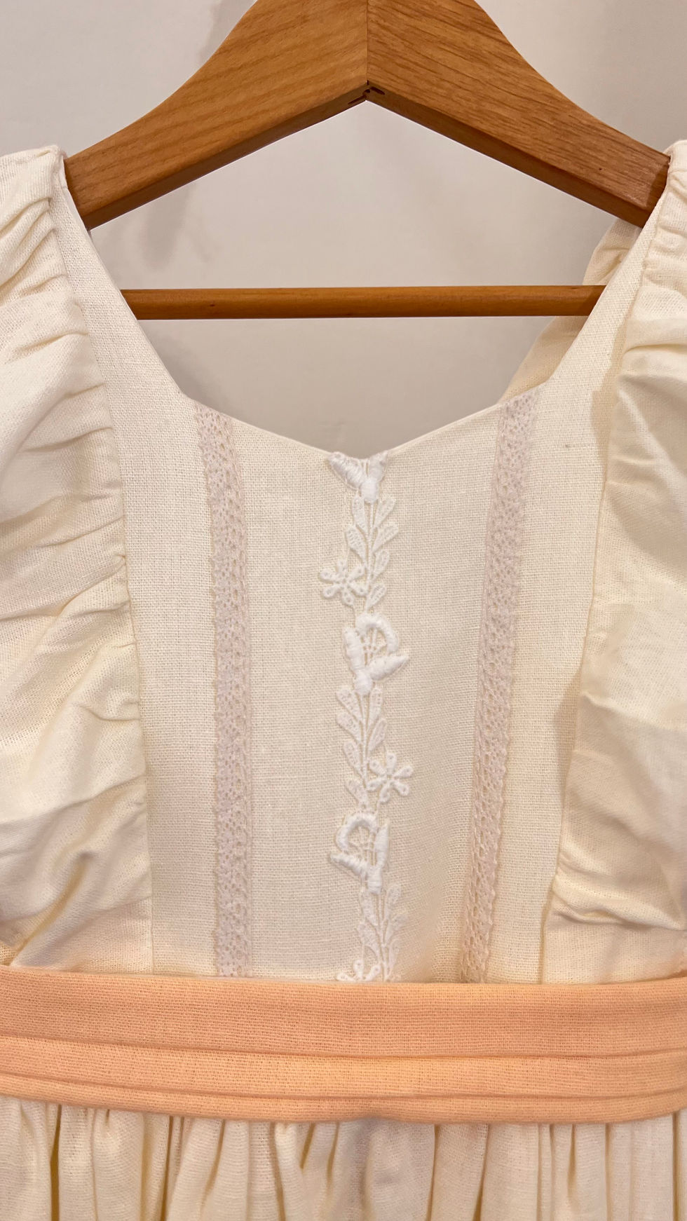 Miniatura: Vestido estilo europeo con puntillas