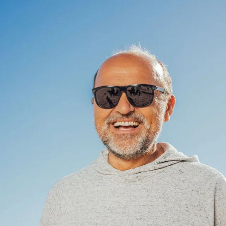 Wie bleiben Prothesen an ihrem Platz?