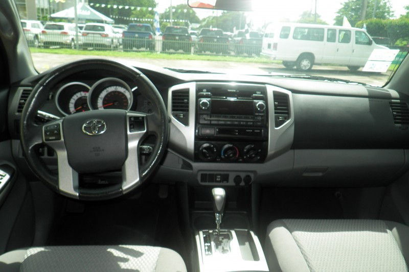 Toyota Tacoma Prerunner 3.jpg