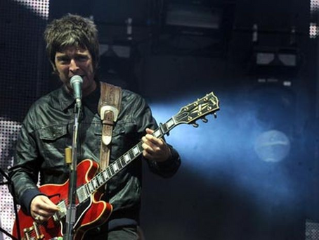 ¡386 Mil Dólares por la Guitarra Rota: El Smash de Liam que Mató a Oasis y Rompió Récords
