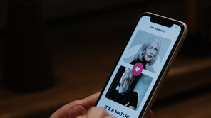 Adiós al swipe infinito: Tinder apuesta por citas reales y videollamadas rápidas para recuperar a los usuarios