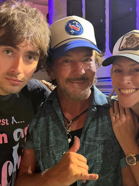 Nicole Appleton comparte momento de su hijo Gene Gallagher en el Ohana Festival junto a Eddie Vedder