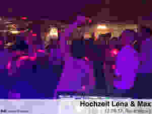 Hochzeit von Lena und Max in Hinzistobel bei Ravensburg im Hof Neubau